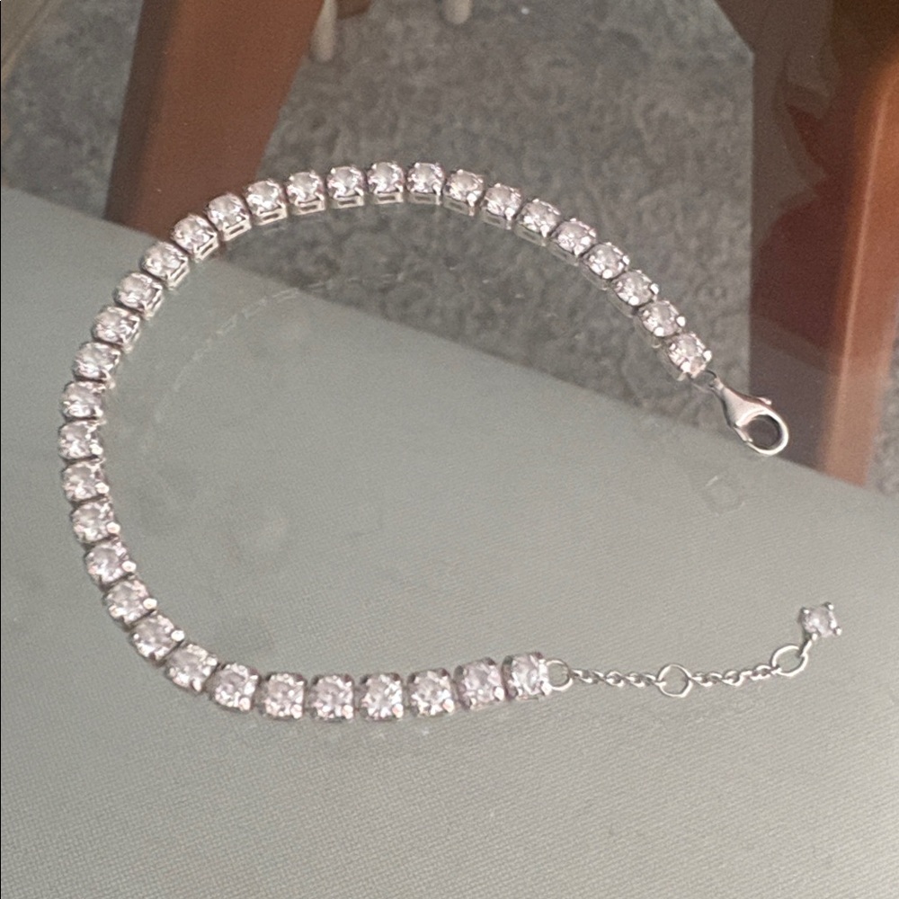 PANDORA “Bold Tennis Bracelet”. In like new condition. Size is 7.1”